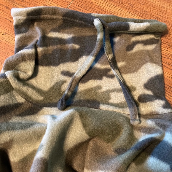 Derek Heart Women’s Cowl Neck Sweatshirt. - Picture 5 of 6